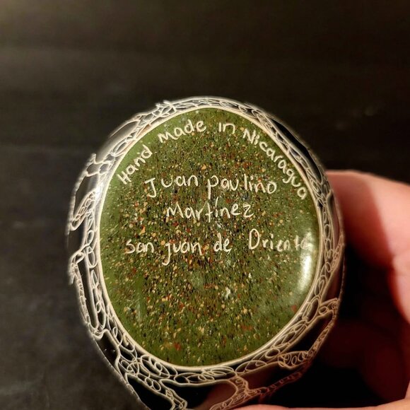 Small Hand-Etched Nicaraguan Art Pottery Vase Signed By Artist - Picture 5 of 7